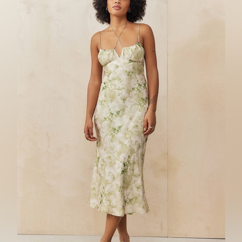 Urban Outfitters Kiss The Sky Mercer Blur Midi
Dress Size XS